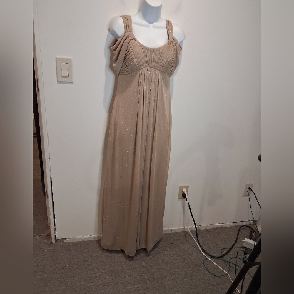 Alex Evenings Size 6 Cold Shoulder Champagne Ruched Gold Giltter Gown. Flaw